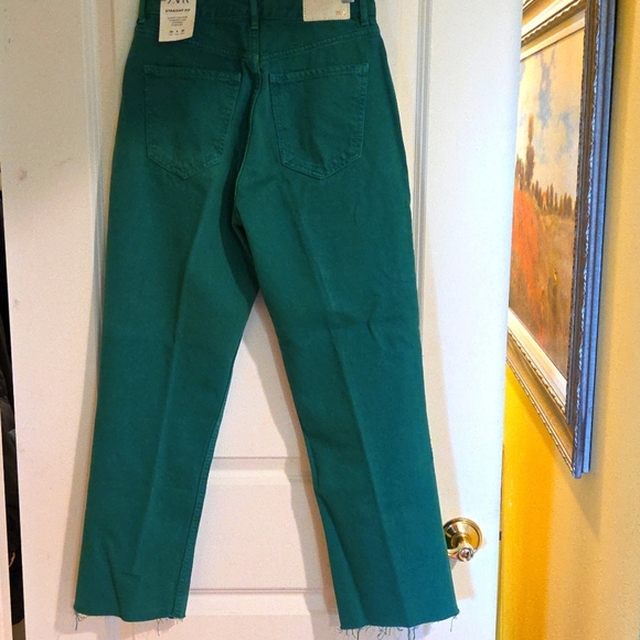 Zara Green Ankle Cropped Jeans with Relaxed Fit - Picture 3 of 7